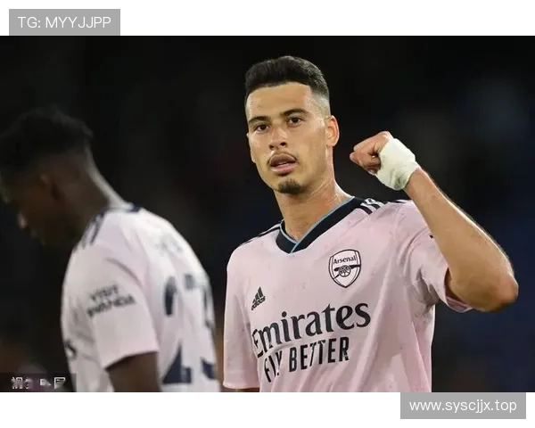 库杜斯与马丁内利:冲击型边锋的战术角色对比分析 库杜斯与马丁内利:冲击型边锋的战术角色对比分析